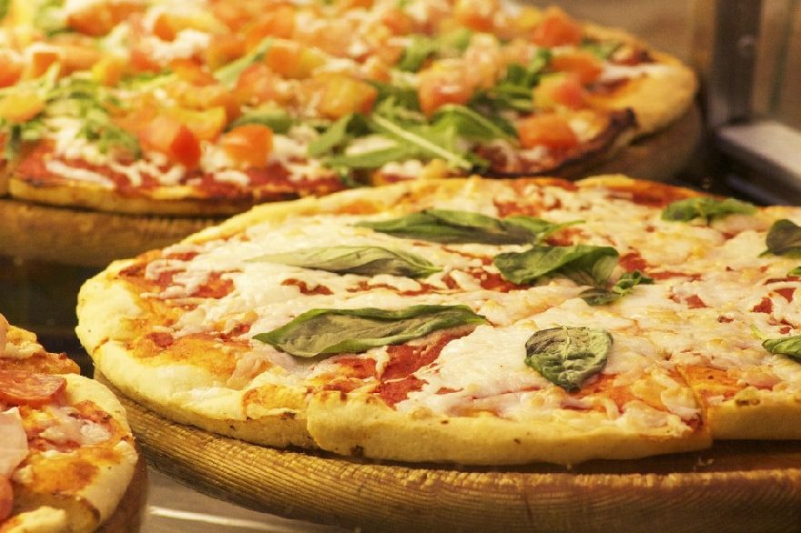 Leckere Pizza wie bei der Pizzeria Calabria mit schnellen Lieferservice in Oelde und Umgebung.